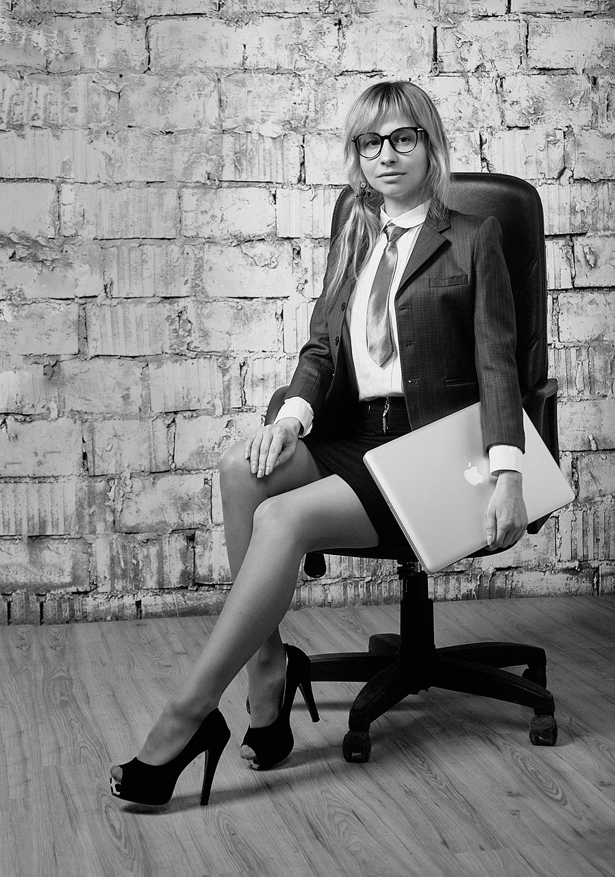 découvrez comment passer du statut d'employé à entrepreneur en seulement 12 mois grâce à notre guide complet et étapes clés.